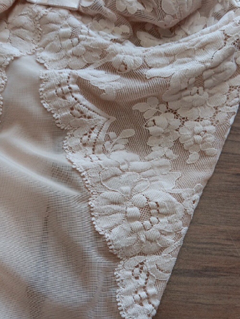 VINTAGE, MADE IN USA 1983.NWT Lace-Trim Chemise Slip in Blush. EXC CONDITION 34C - Picture 11 of 16